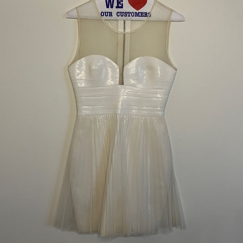 BCBG MAXAZRIA white dress with sequins xs